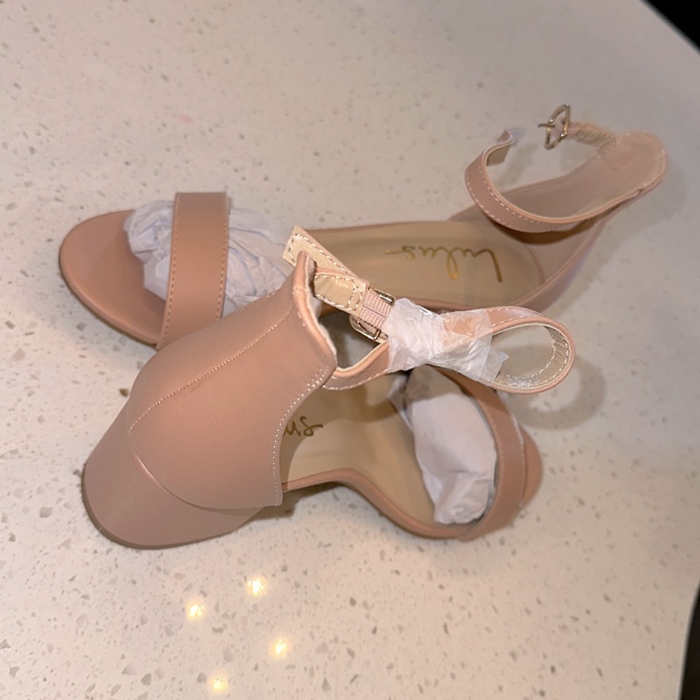 LuLu’s Harper NWT NWB. sandal. size7.